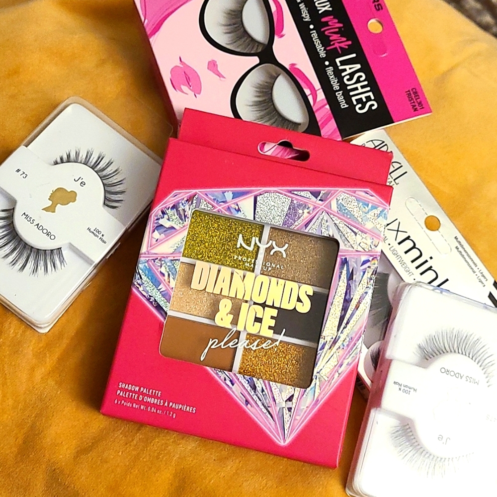 False lashes & NYX shadow bundle